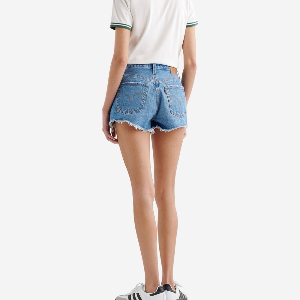 Levi's 501 High Rise Button Fly Denim
Distressed Raw Hem Shorts Sz 30